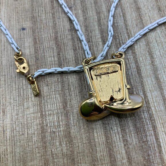 Monet Vintage Top Hat White Enamel Gold Tone Necklace - Picture 4 of 8